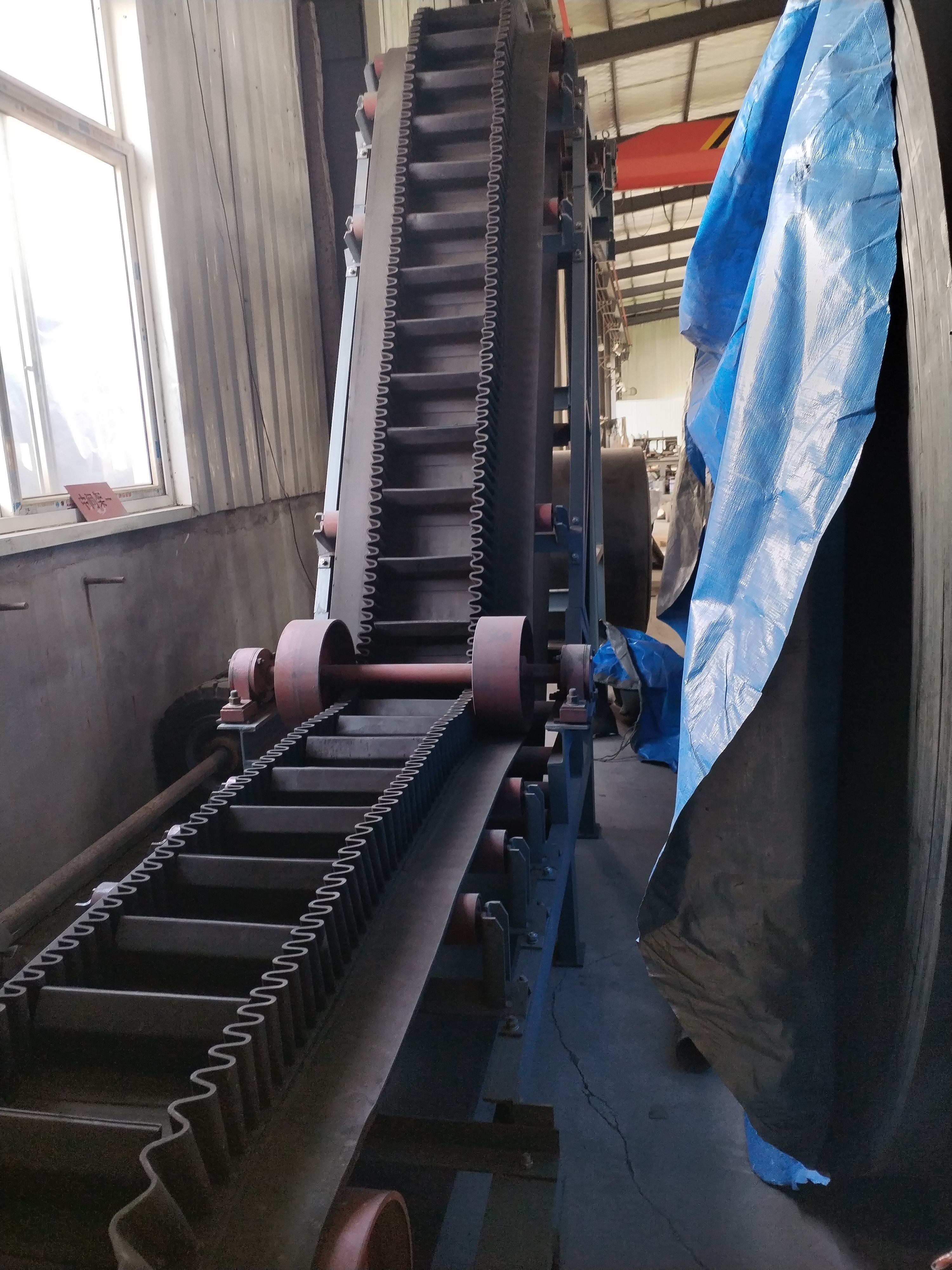 山東帶式輸送機,青島樂途行工業設備.jpg 山東帶式輸送機,青島樂途行工業設備.jpg